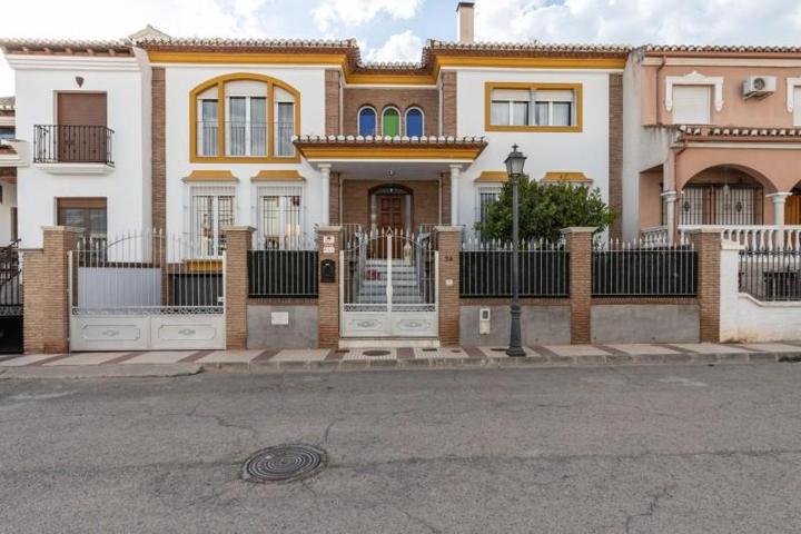 Casa en venta en Atarfe, Centro photo 0