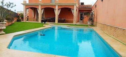 Chalet en venta en Sanlúcar la Mayor, Aljarafe Alto photo 0