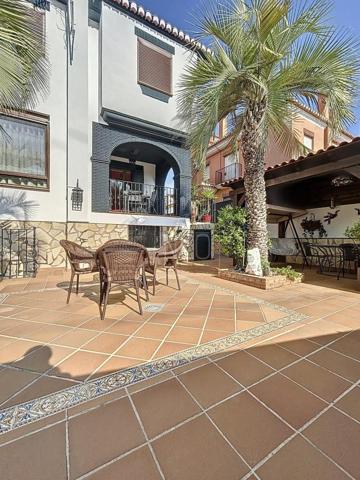 Chalet en venta en Vegas del Genil, Vega de granada zona noroeste photo 0
