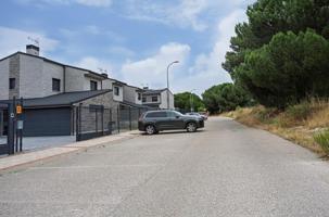 Chalet en venta en Tudela de Duero, Castilla y leon photo 0