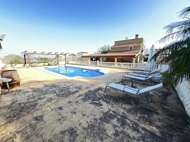 Chalet en venta en Alzira photo 0
