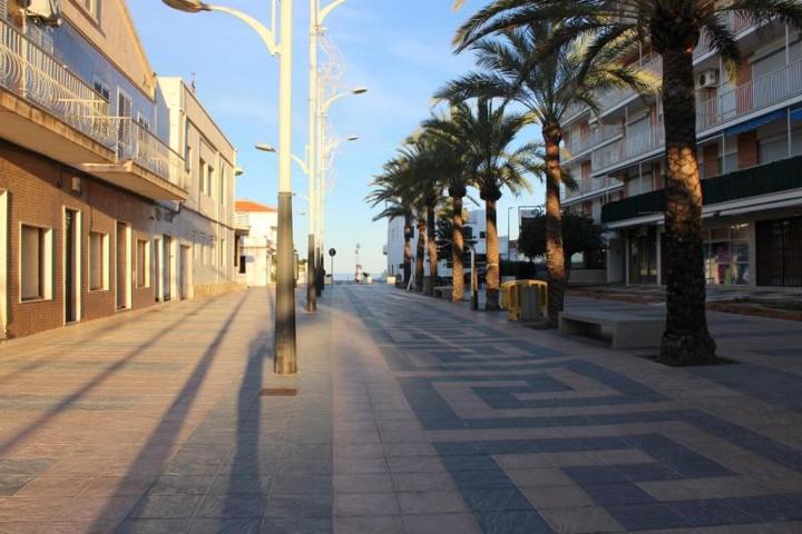 Local comercial en venta en Oliva, Platja de Oliva photo 0