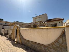 Chalet en venta en Orihuela Costa, La Zenia photo 0