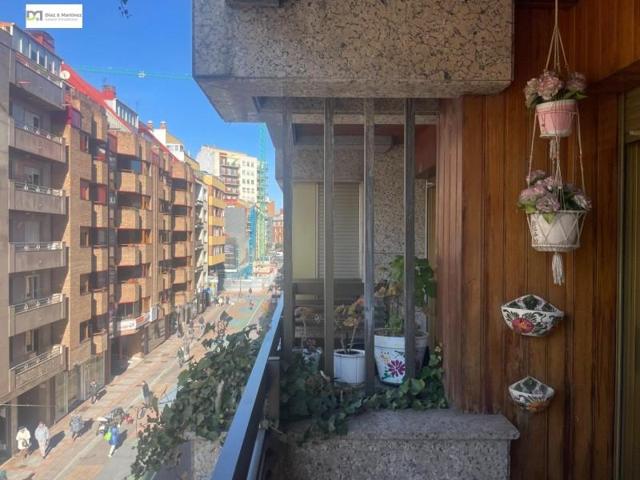 Piso en venta en León, Centro photo 0