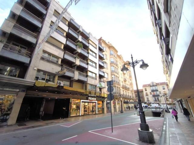 Piso en venta en León, Centro photo 0