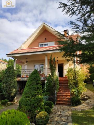 Chalet en venta en Carbajal de la Legua, Monte león photo 0