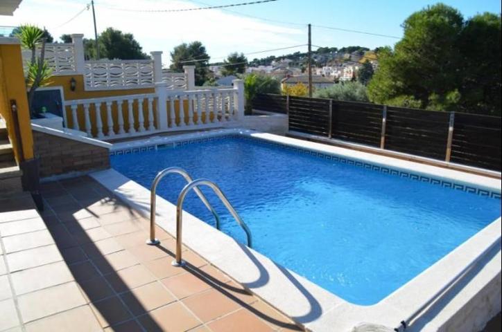 Chalet en venta en Segur de Calafell, Centro photo 0