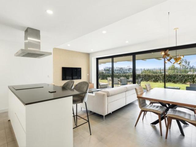 Apartamento en venta en Benahavís photo 0