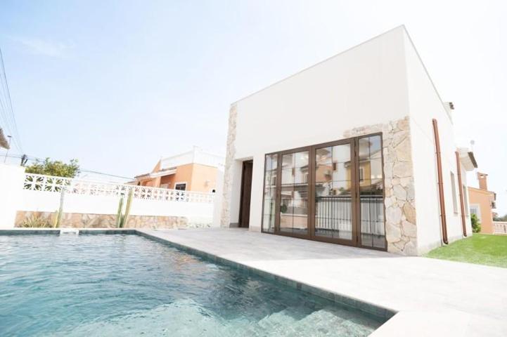 Chalet en venta en Orihuela Costa, Punta Prima photo 0