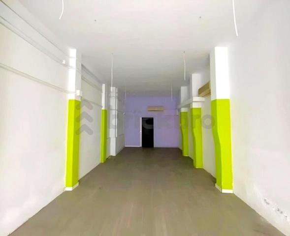 Local comercial en venta en Barcelona, Carrer de Calàbria, 08015 photo 0