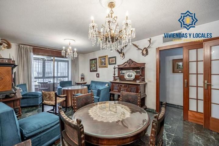 Piso en venta en Granada, Constitucion photo 0