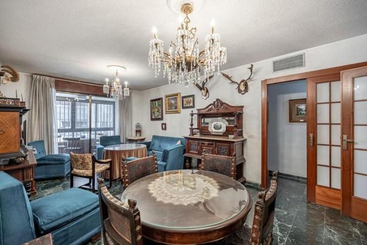 Piso en venta en Granada, Constitucion photo 0