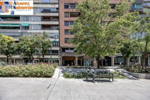 Piso en venta en Granada, Constitucion photo 0