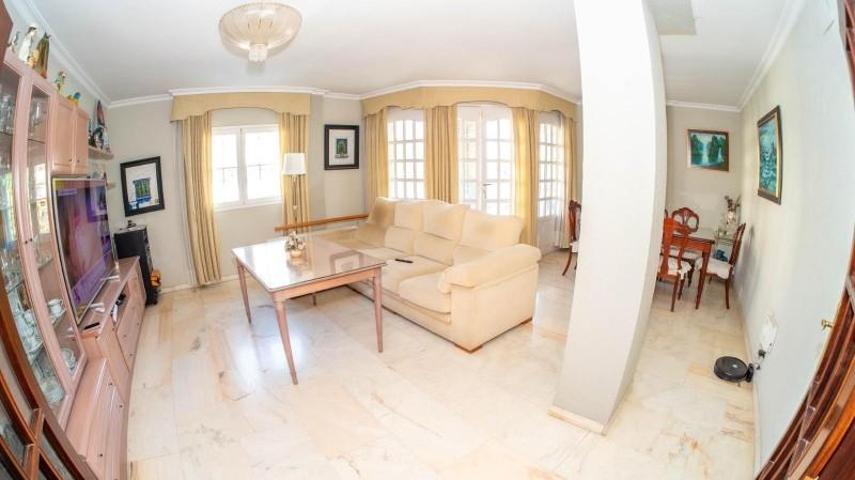 Adosada en venta en Tomares, Centro photo 0