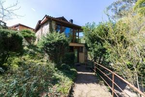 Casa con terreno en venta en Arbo photo 0