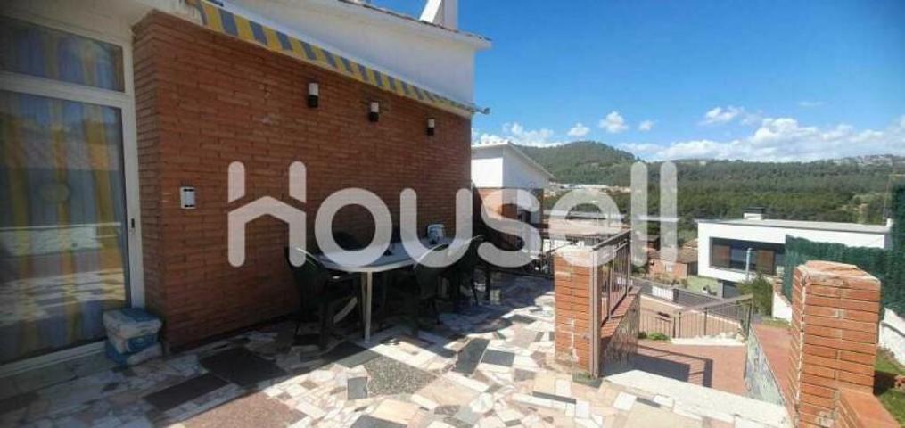 Casa con terreno en venta en Cervelló photo 0