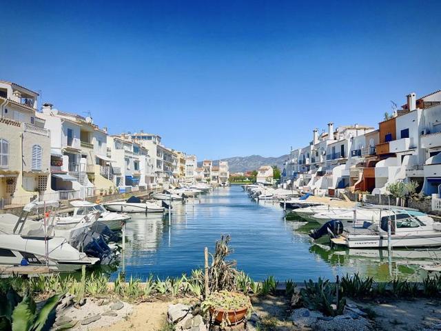 Casa en venta en Empuriabrava photo 0