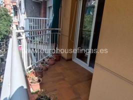 Piso en venta en Barcelona, Sants - Badal photo 0