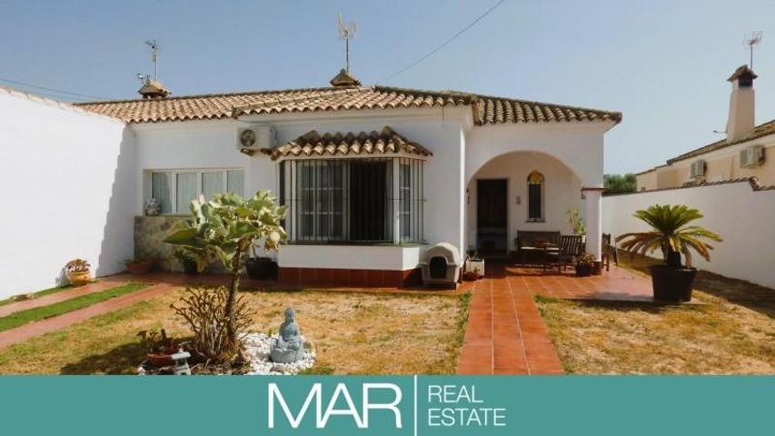 Bungalow en venta en Chiclana de la Frontera, Los gallos photo 0