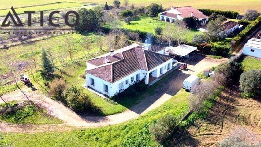 Chalet en venta en Badajoz, Urb. Ctra. De Valverde photo 0