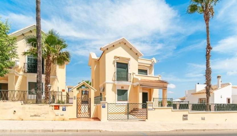 Chalet en venta en Orihuela Costa, Villamartin photo 0