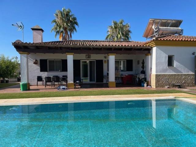 Chalet en venta en Bollullos de la Mitación, La juliana photo 0