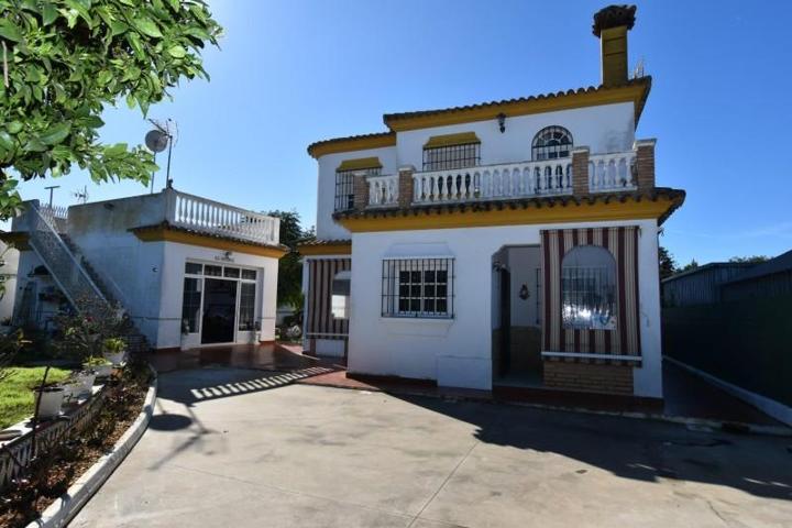 Chalet en venta en Chiclana de la Frontera, Las Lagunas - Campano photo 0
