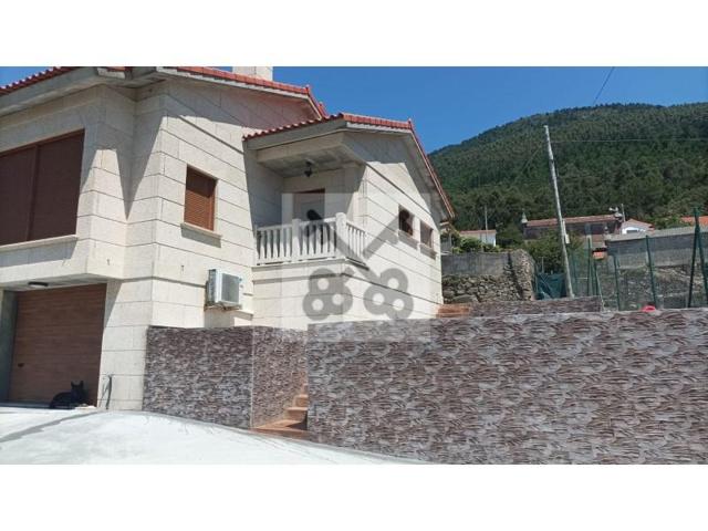 Chalet en venta en Oia photo 0