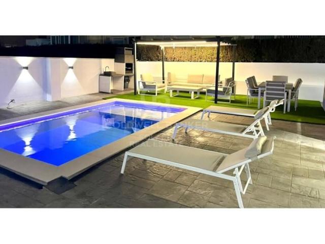 Casa en venta en Denia photo 0