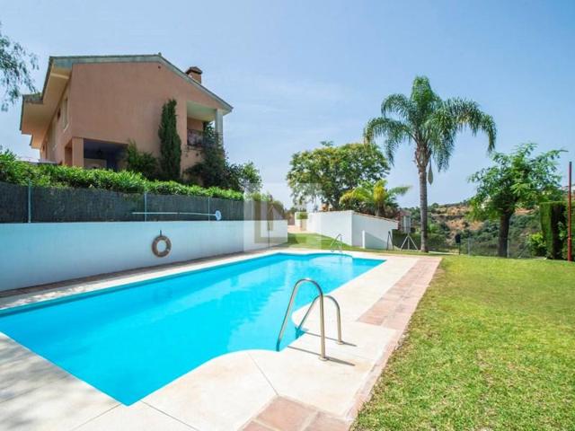 Bungalow en venta en Estepona photo 0