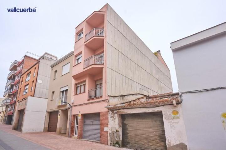 Edificio en venta en Esparreguera, Nucli Urbà photo 0
