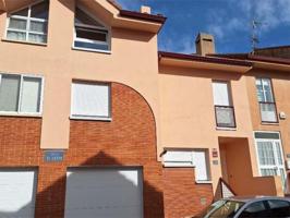 Adosada en venta en La Lastrilla, Castilla y leon photo 0