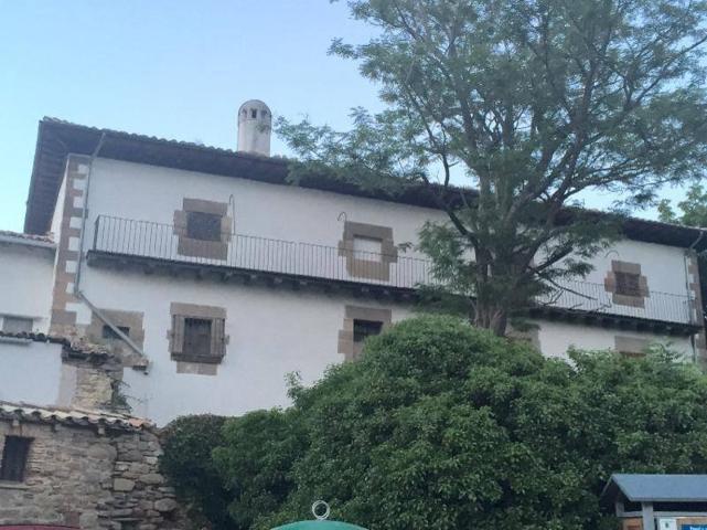 Casa en venta en Monreal, Monreal photo 0