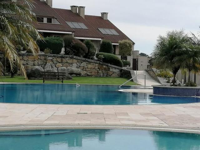 Chalet en venta en O Grove photo 0