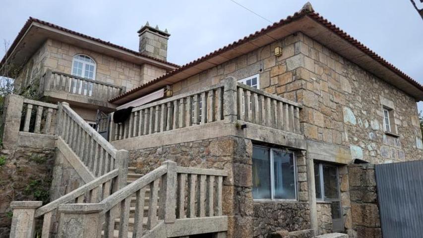 Chalet en venta en Vilanova de Arousa, Tremoedo photo 0