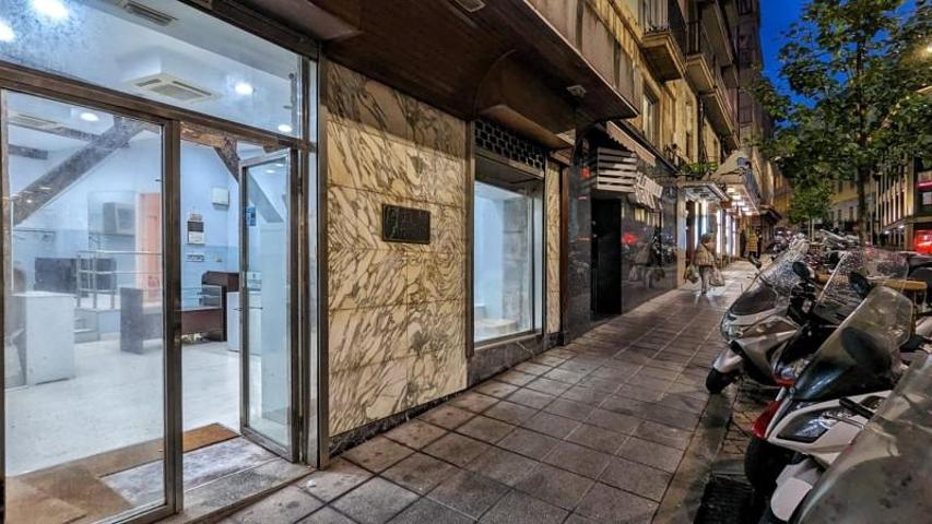Local comercial en venta en Santander, Centro photo 0