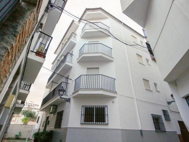 Edificio en venta en Tolox photo 0
