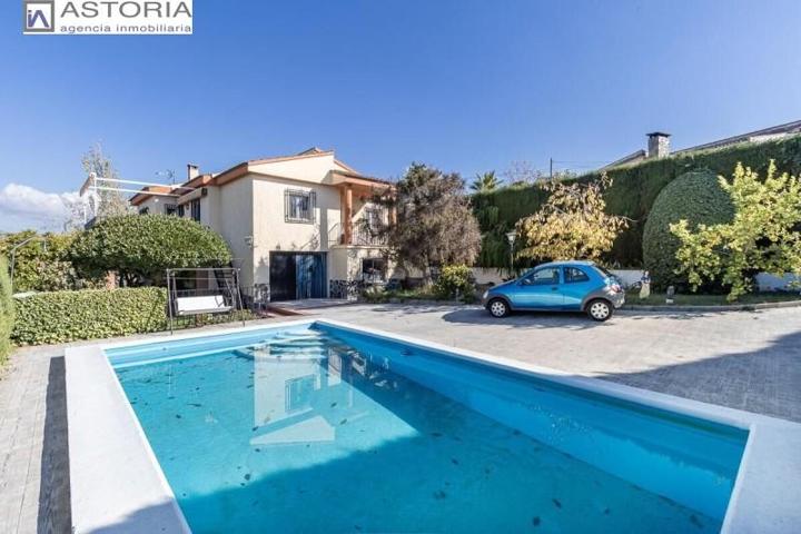 Chalet en venta en Monachil, COLINAS BERMEJAS photo 0