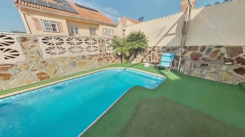 Adosada en venta en Seseña photo 0