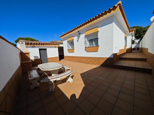 Chalet en venta en Chiclana de la Frontera, La Barrosa photo 0