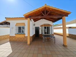 Chalet en venta en Chiclana de la Frontera, La Barrosa photo 0