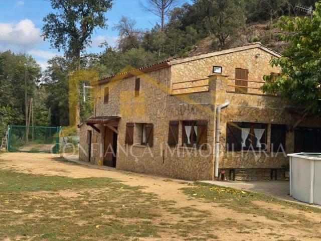 Casa con terreno en venta en Fogars de la Selva photo 0