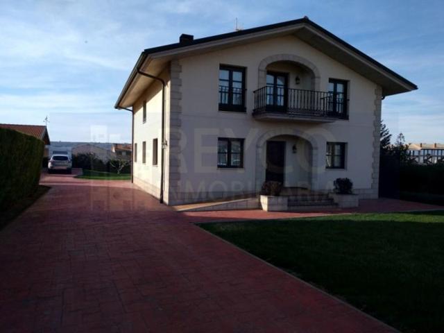 Chalet en venta en Uruñuela photo 0