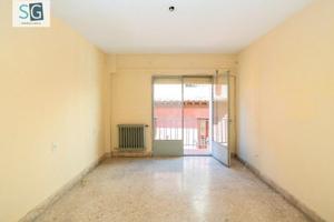Piso en venta en Granada, San Antón photo 0