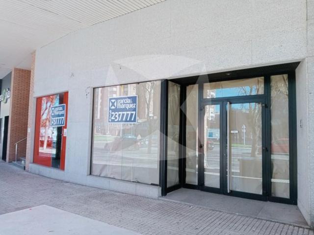 Local comercial en venta en Badajoz, Valdepasillas photo 0
