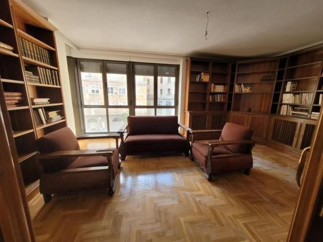 Piso en venta en Salamanca, Centro photo 0