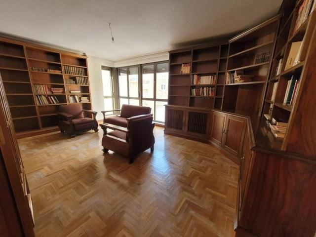 Piso en venta en Salamanca, Centro photo 0