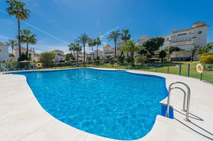 Adosada en venta en Estepona, New Golden Mile photo 0
