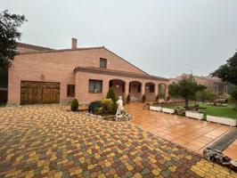 Chalet en venta en Pioz, URB CHARQUILLOS photo 0