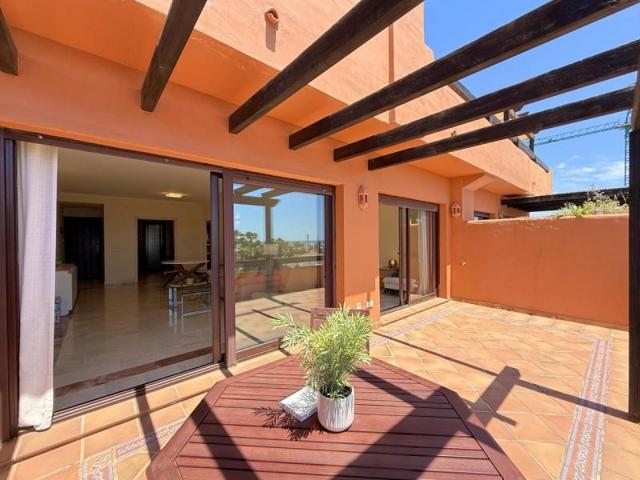 Piso en venta en Estepona, Torre De La Sal, 29693 photo 0
